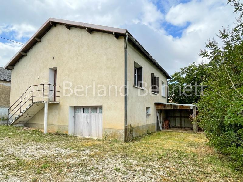 Detached stone house with sous sol to renovate, outbuildings and land