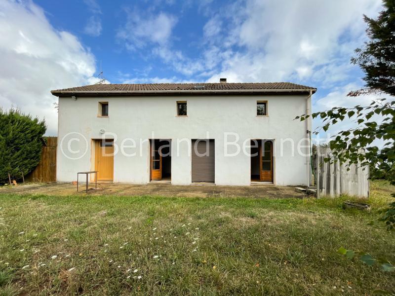 Maison avec garage et terrain