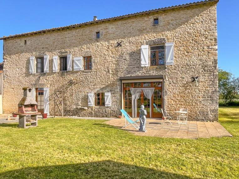 Belle Maison en pierres avec jardin