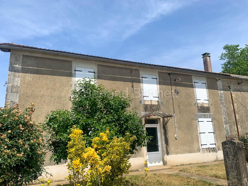 Maison en pierres avec dépendances