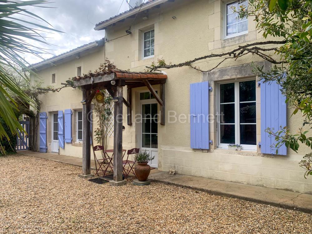 Maison en pierres avec belle grange et terrain