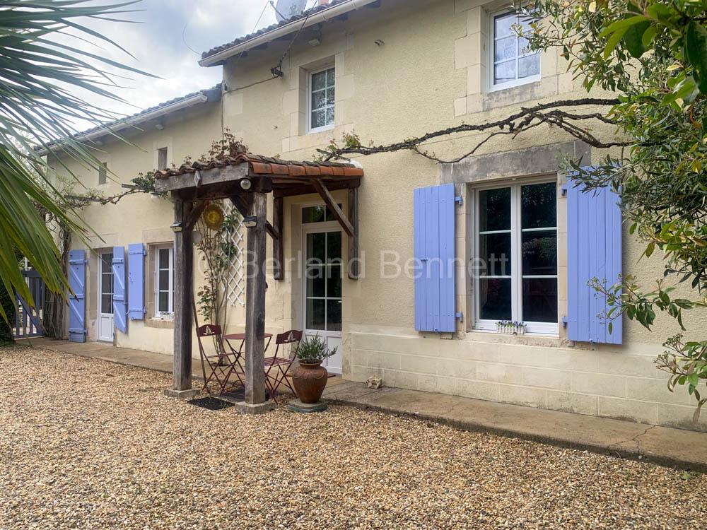 Maison en pierres avec belle grange et terrain