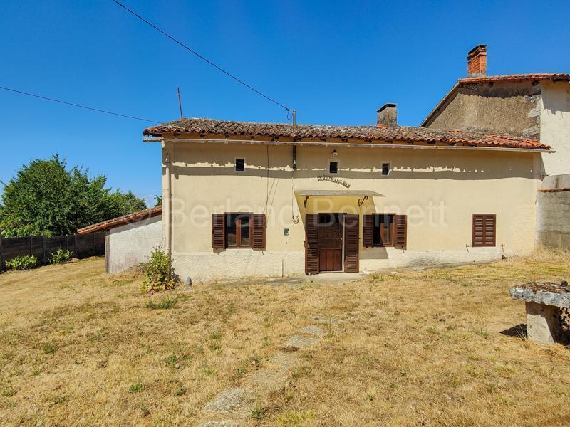 Pretty 2 bed stone house with garden