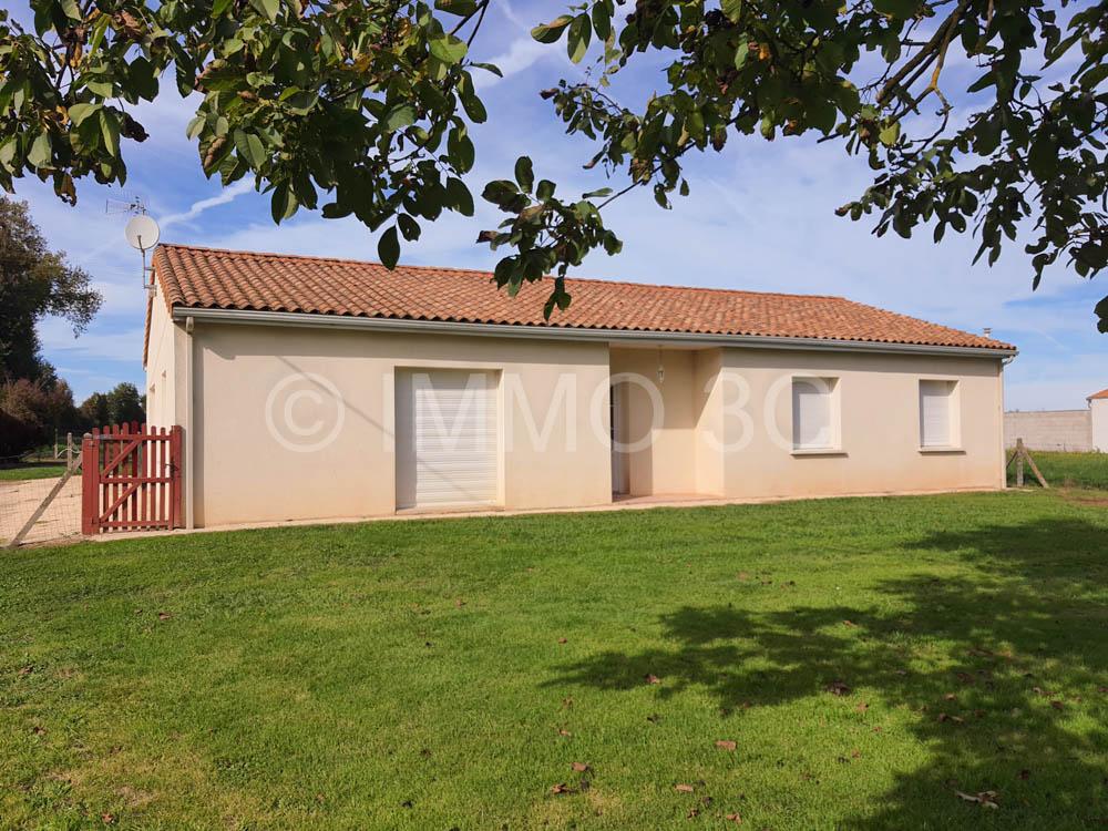 Bungalow with garage and garden