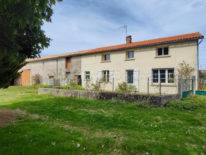 Ancien corps de ferme à rafraîchir