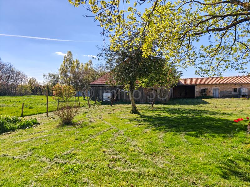 Ancien corps de ferme à rafraîchir