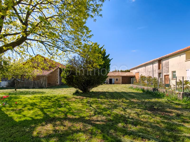 Ancien corps de ferme à rafraîchir