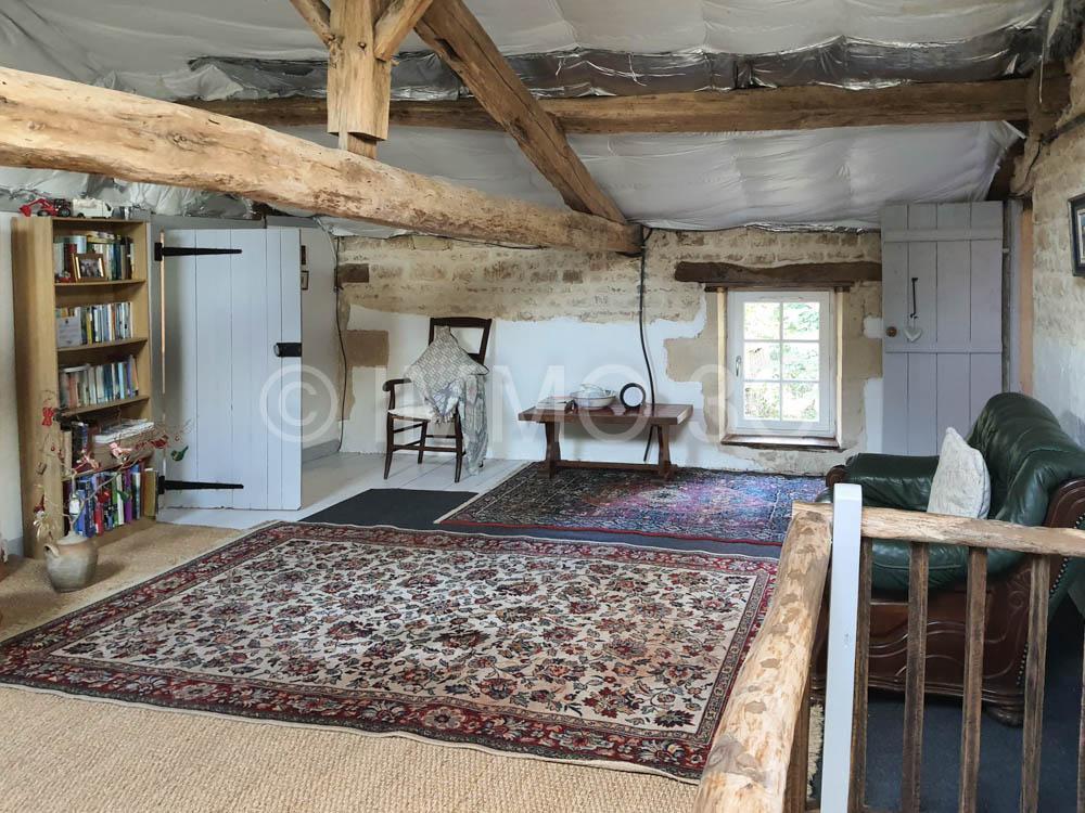 Belle maison en pierres avec jardin arboré