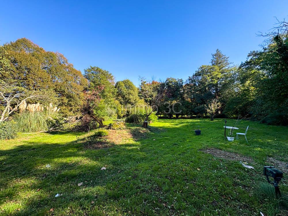 Belle maison de maître avec grand terrain