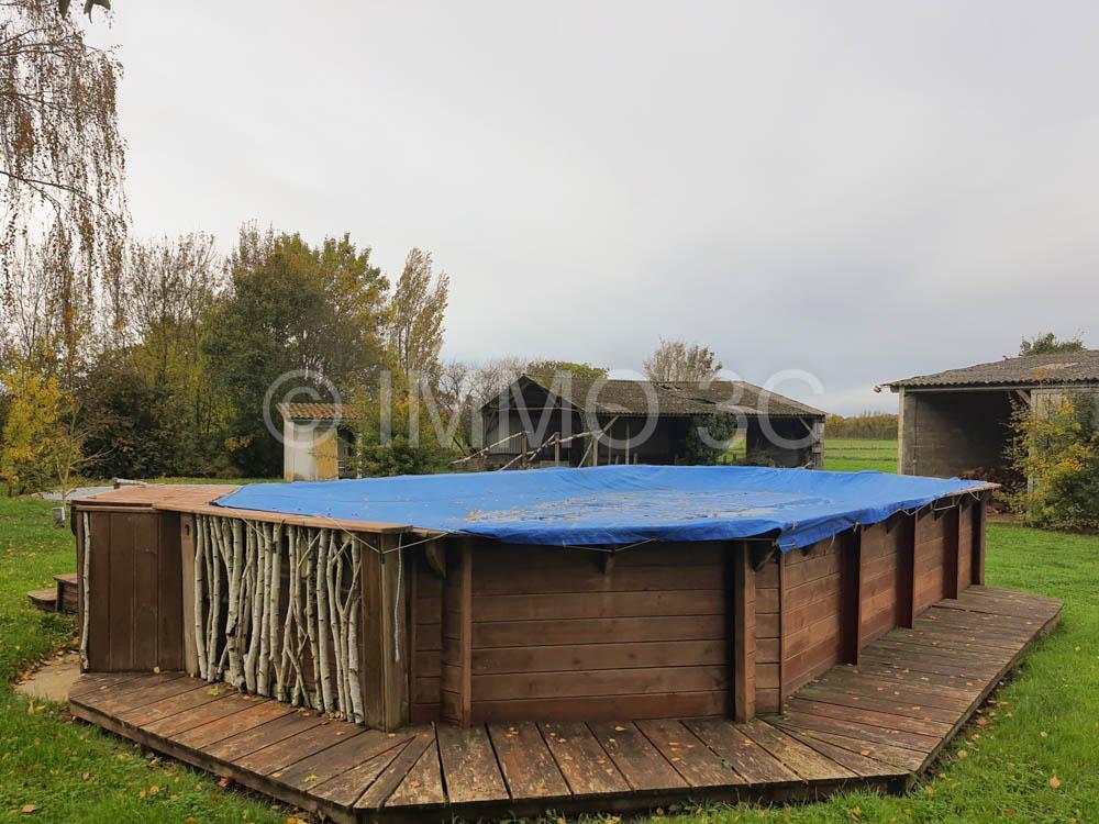 Grande maison rénovée avec dépendances et terrain