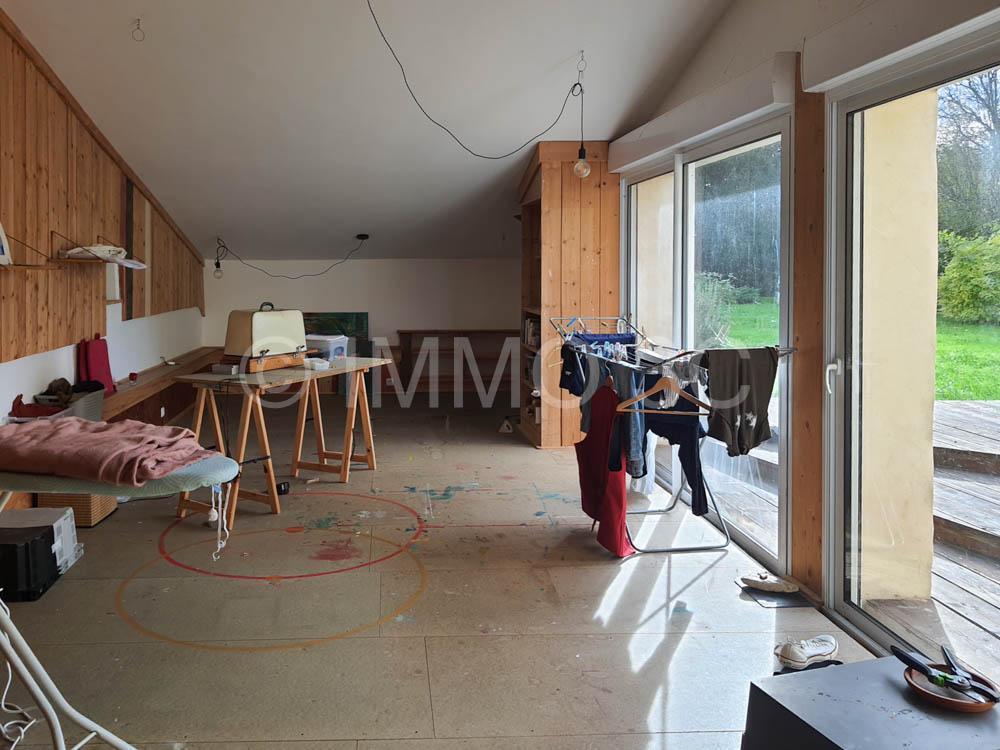 Grande maison rénovée avec dépendances et terrain