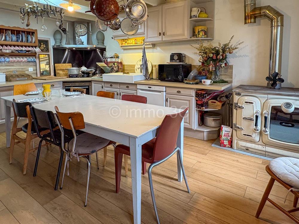 Belle maison bourgeoise avec garage et jardin