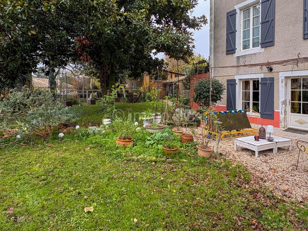 Belle maison bourgeoise avec garage et jardin