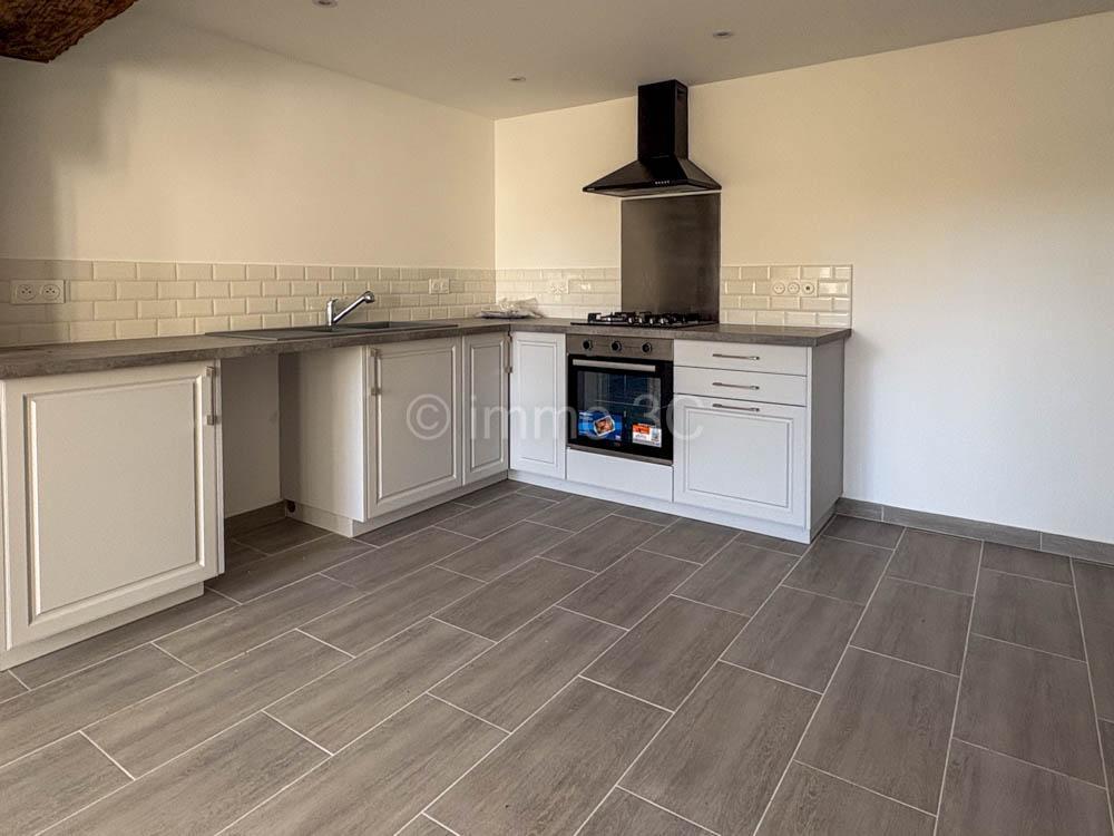 Maison en pierres rénovée avec dépendance