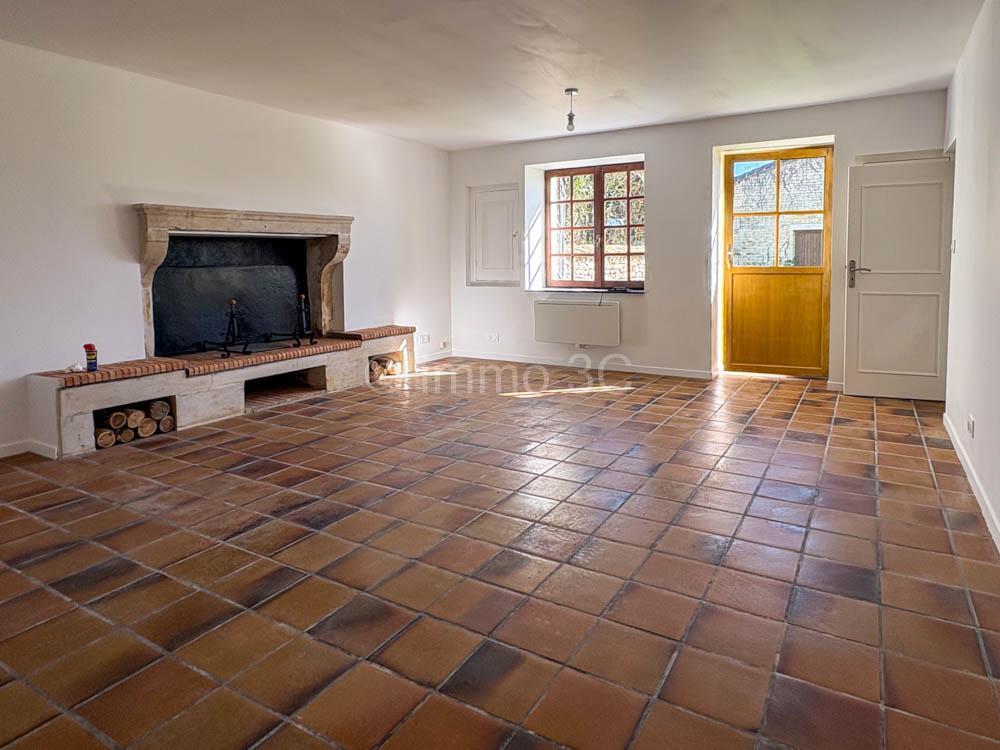 Maison en pierres rénovée avec dépendance