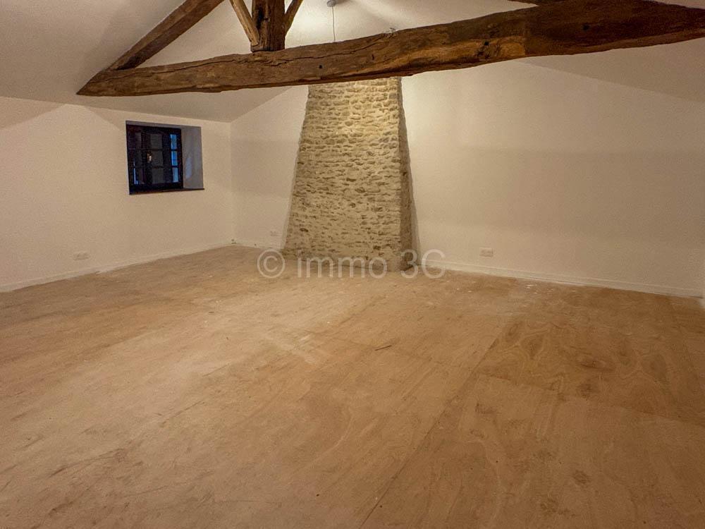 Maison en pierres rénovée avec dépendance