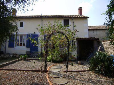Maison de village en pierres